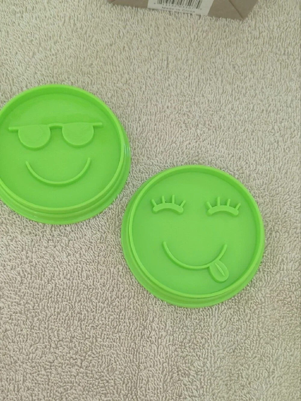 Emojis fun green